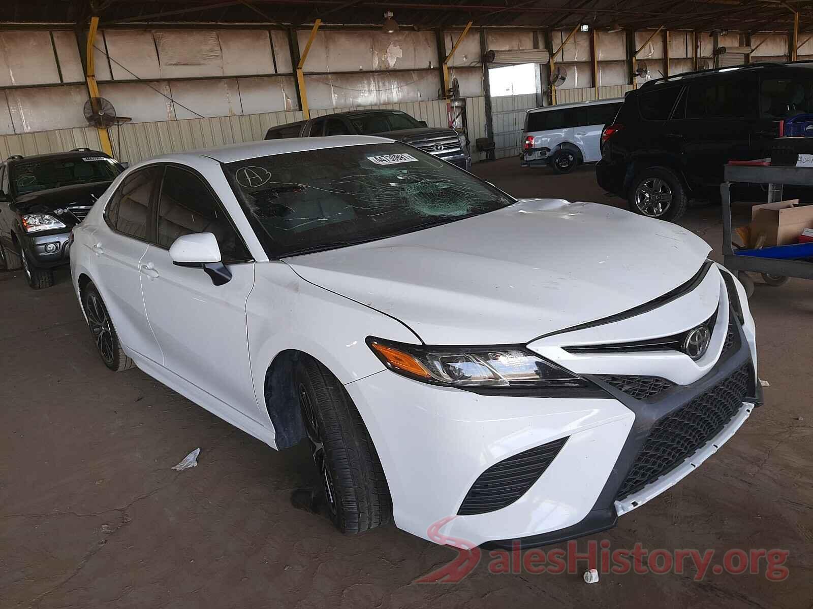 4T1B11HK2JU502161 2018 TOYOTA CAMRY