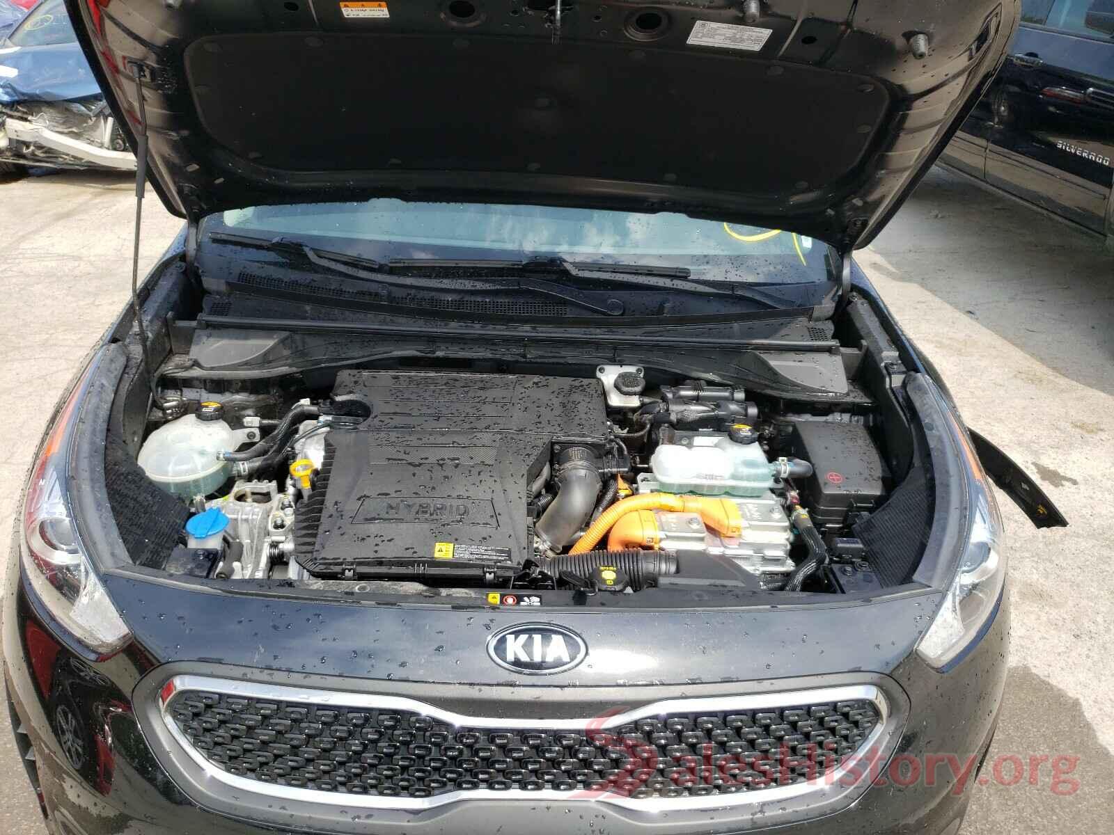 KNDCB3LC8J5204595 2018 KIA NIRO