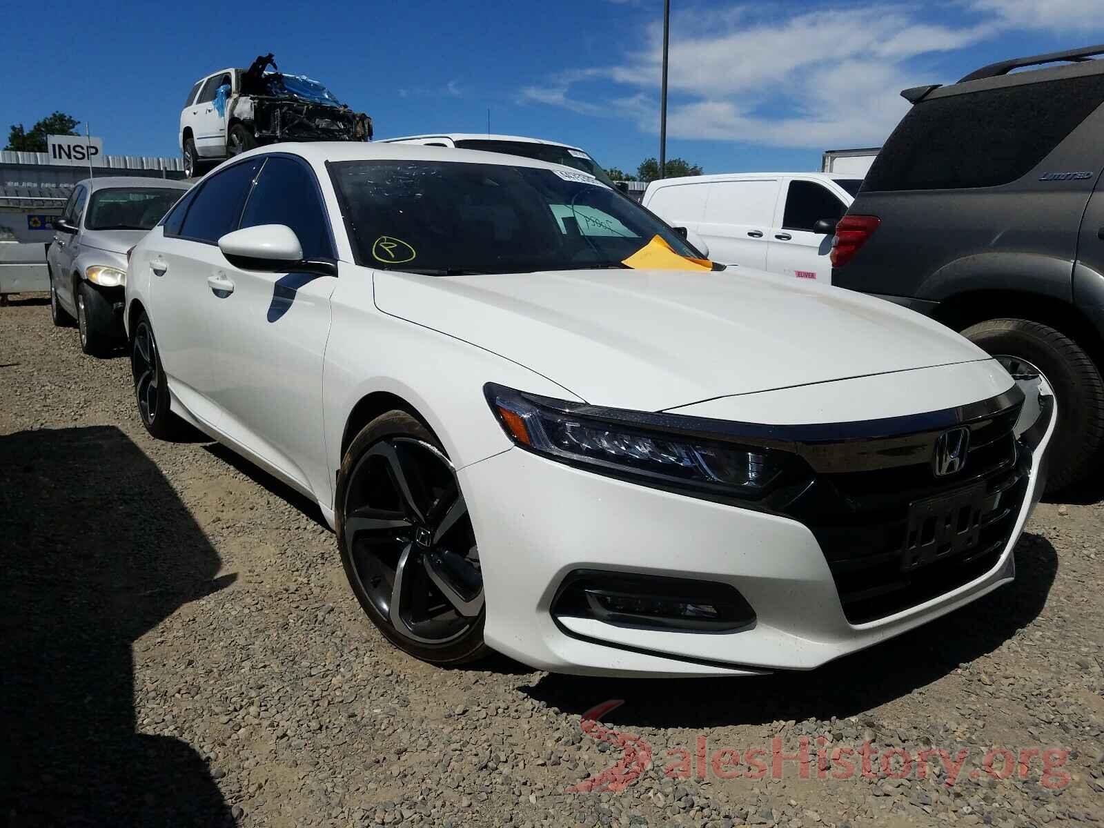 1HGCV1F33JA057697 2018 HONDA ACCORD