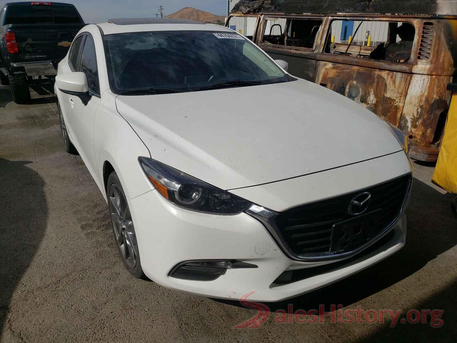 3MZBN1V32JM192195 2018 MAZDA 3