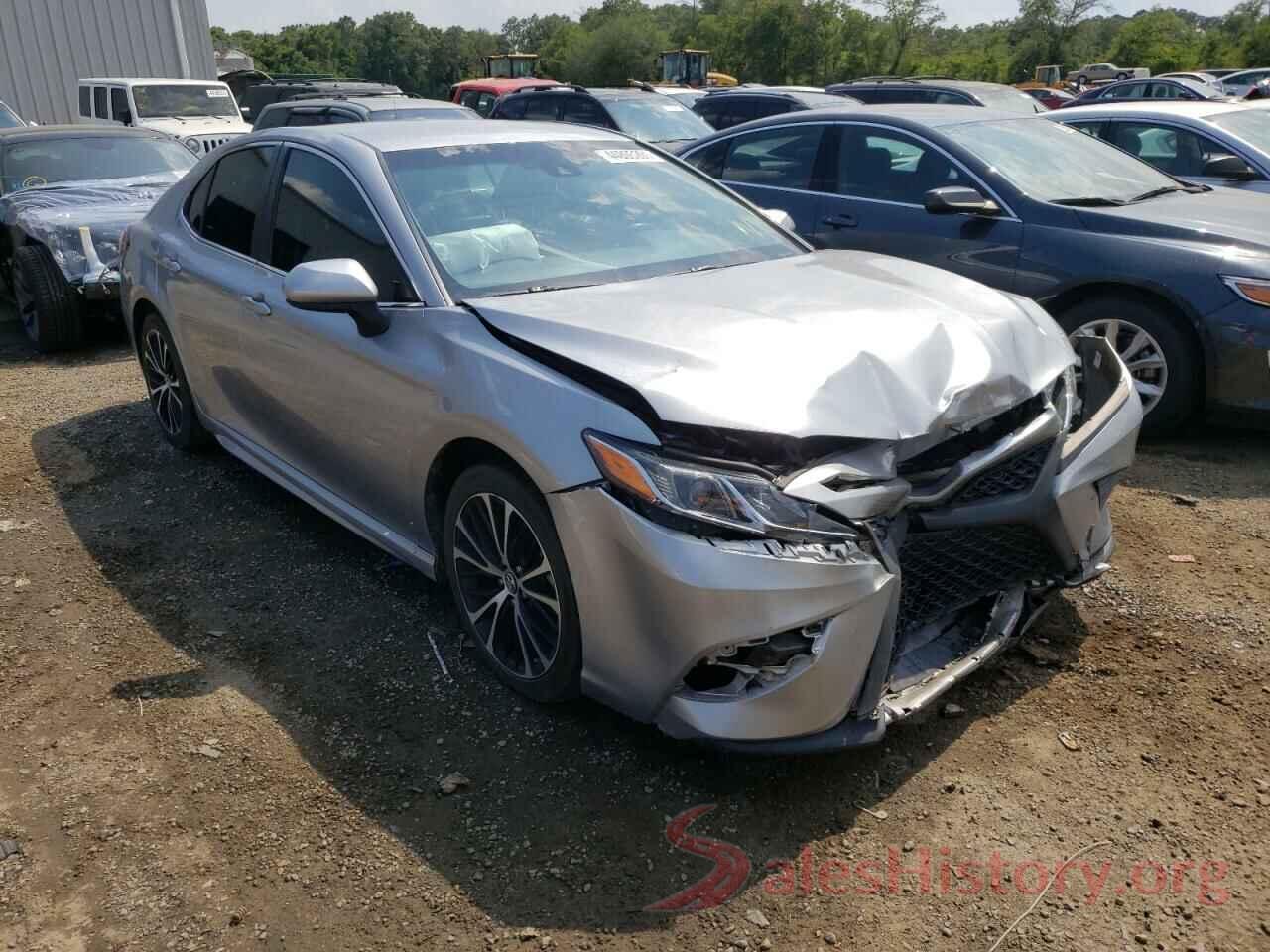 4T1B11HK5JU158261 2018 TOYOTA CAMRY