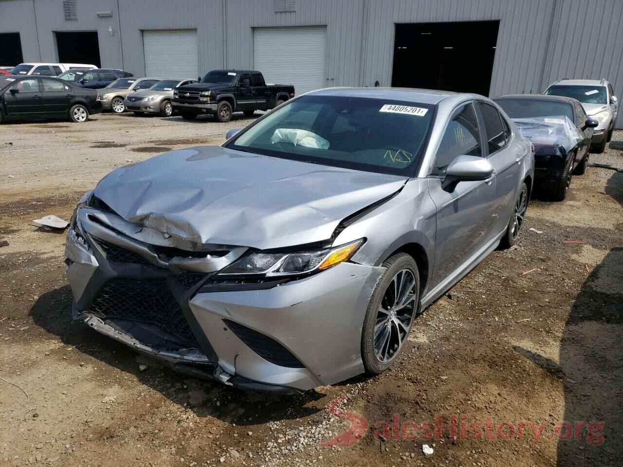 4T1B11HK5JU158261 2018 TOYOTA CAMRY