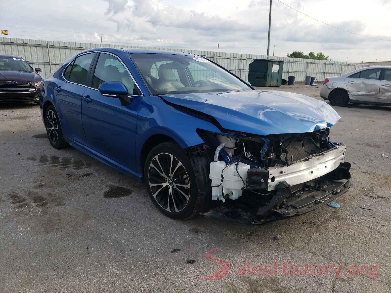 4T1B11HK0JU008932 2018 TOYOTA CAMRY