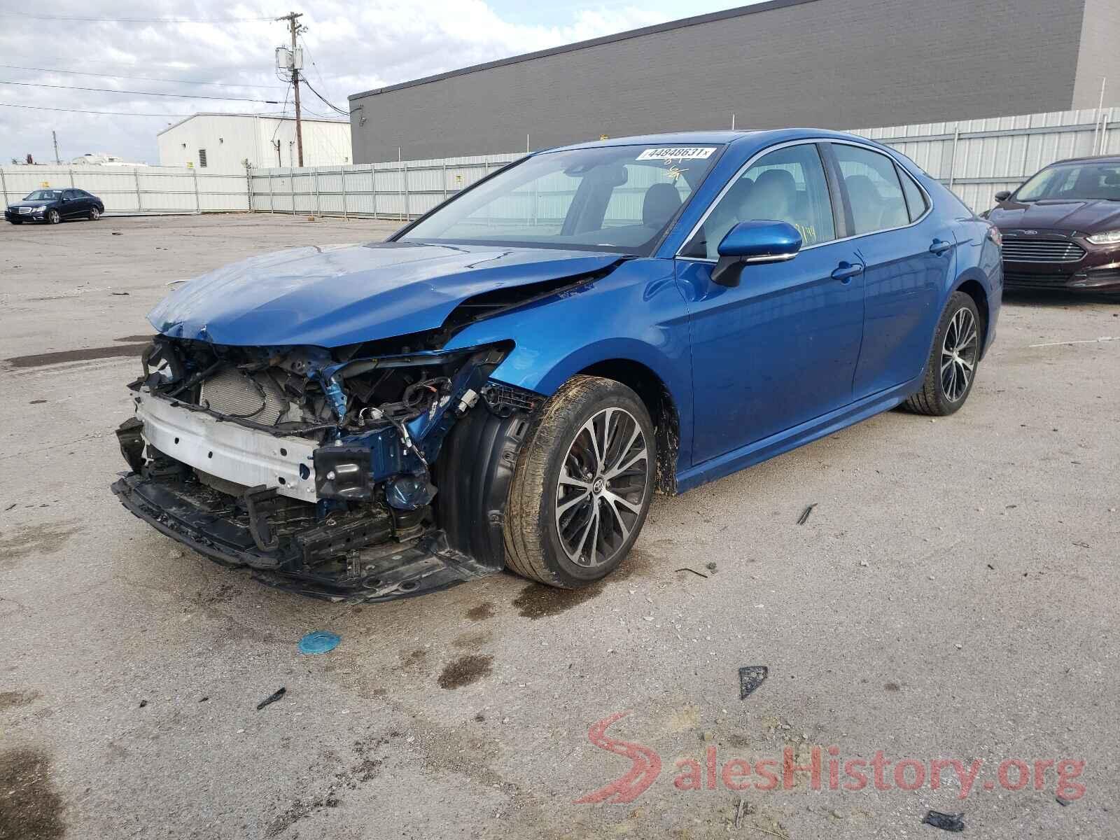 4T1B11HK0JU008932 2018 TOYOTA CAMRY