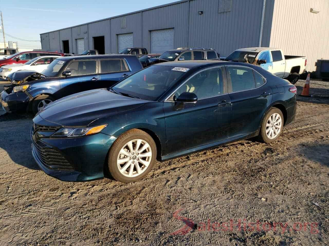 4T1B11HK5JU677925 2018 TOYOTA CAMRY