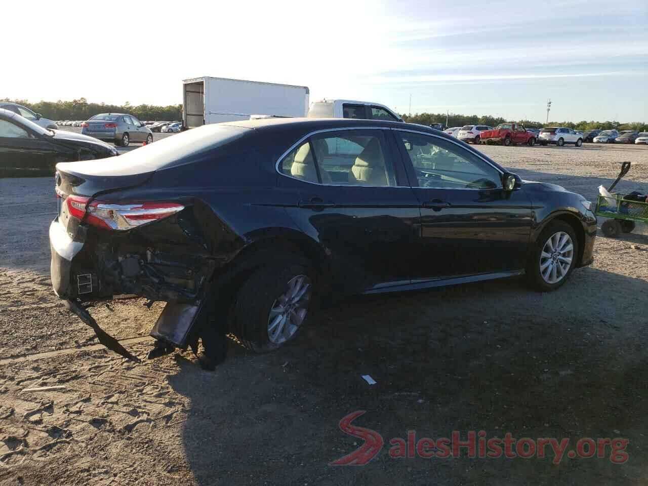 4T1B11HK5JU677925 2018 TOYOTA CAMRY