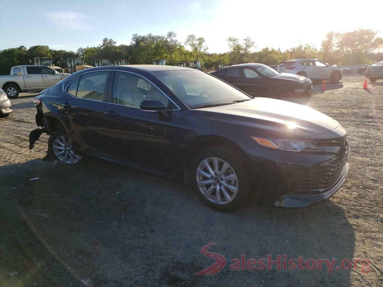 4T1B11HK5JU677925 2018 TOYOTA CAMRY