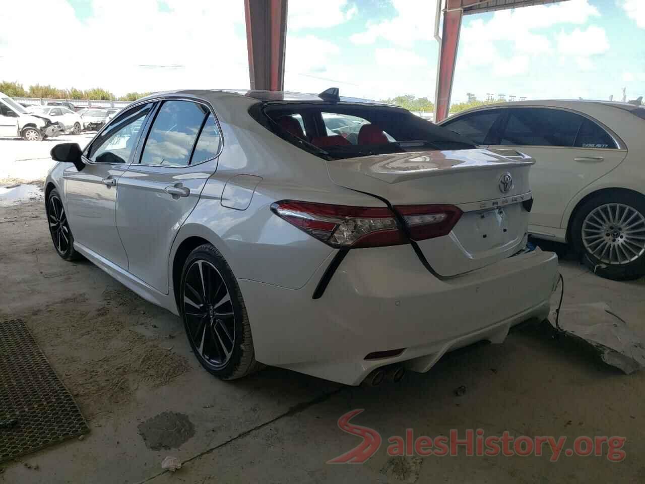 4T1B61HK8JU083220 2018 TOYOTA CAMRY