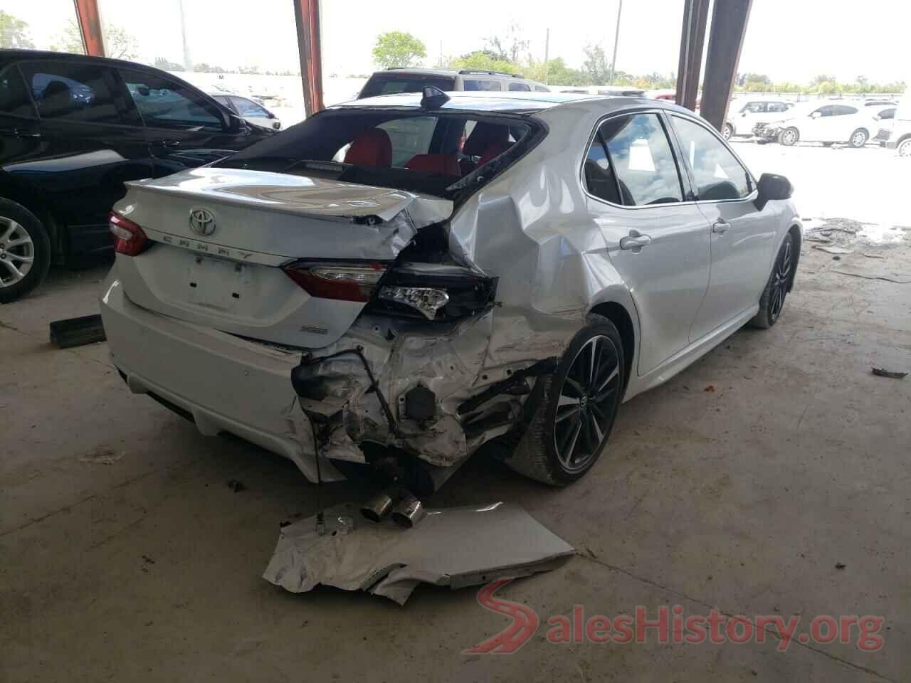 4T1B61HK8JU083220 2018 TOYOTA CAMRY