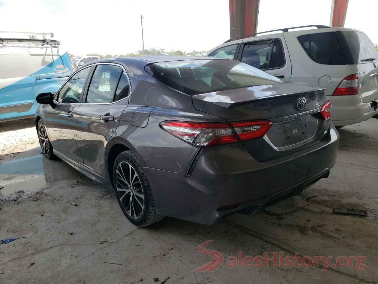 4T1B11HK8JU655689 2018 TOYOTA CAMRY