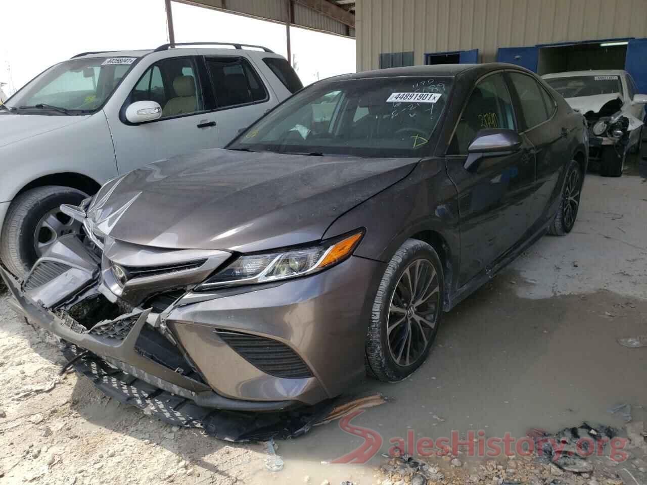 4T1B11HK8JU655689 2018 TOYOTA CAMRY