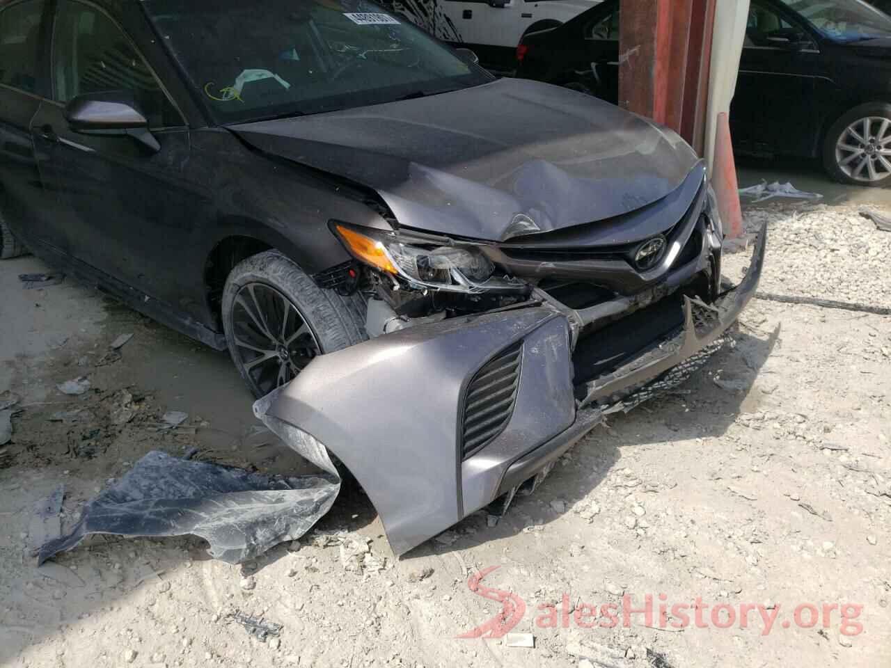 4T1B11HK8JU655689 2018 TOYOTA CAMRY