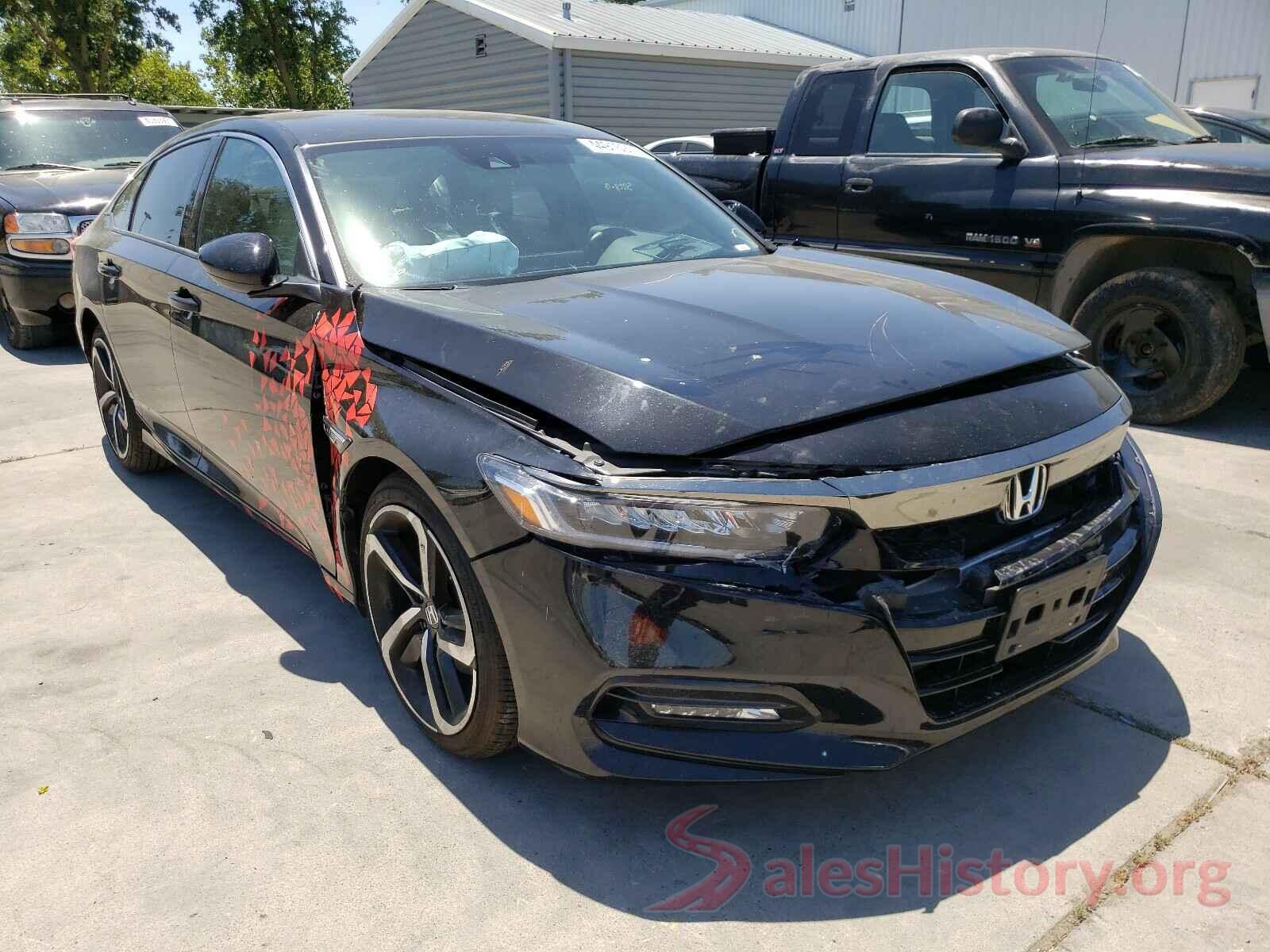 1HGCV1F33JA267815 2018 HONDA ACCORD