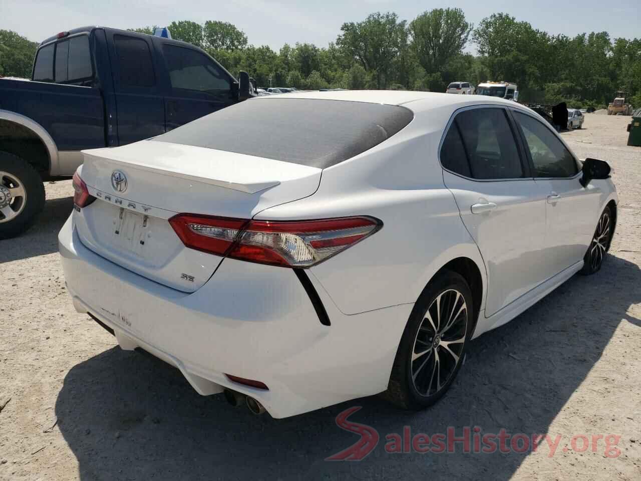 4T1B11HK1JU562674 2018 TOYOTA CAMRY