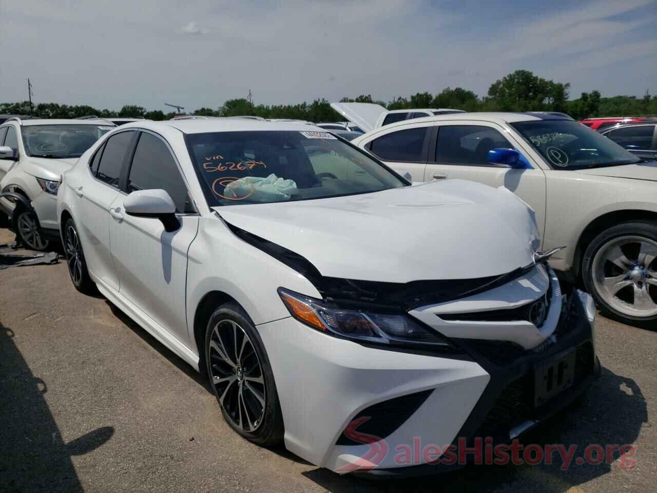 4T1B11HK1JU562674 2018 TOYOTA CAMRY