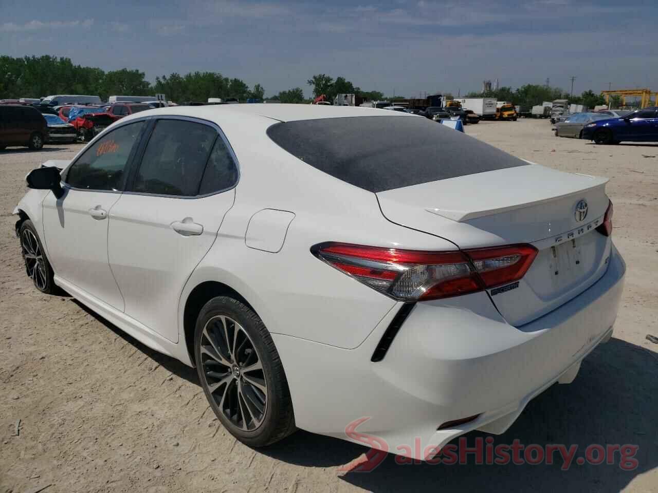 4T1B11HK1JU562674 2018 TOYOTA CAMRY