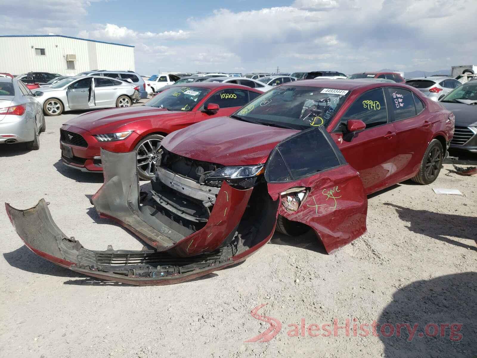 4T1B11HK0JU677329 2018 TOYOTA CAMRY