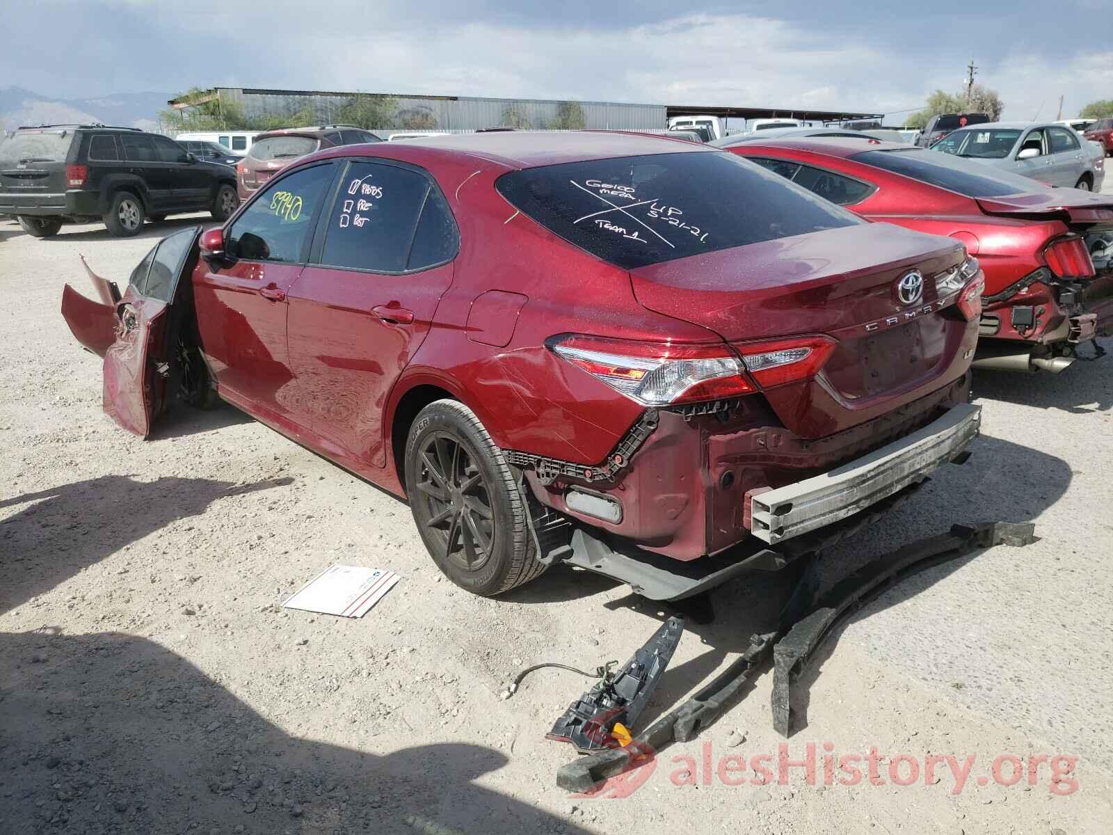 4T1B11HK0JU677329 2018 TOYOTA CAMRY