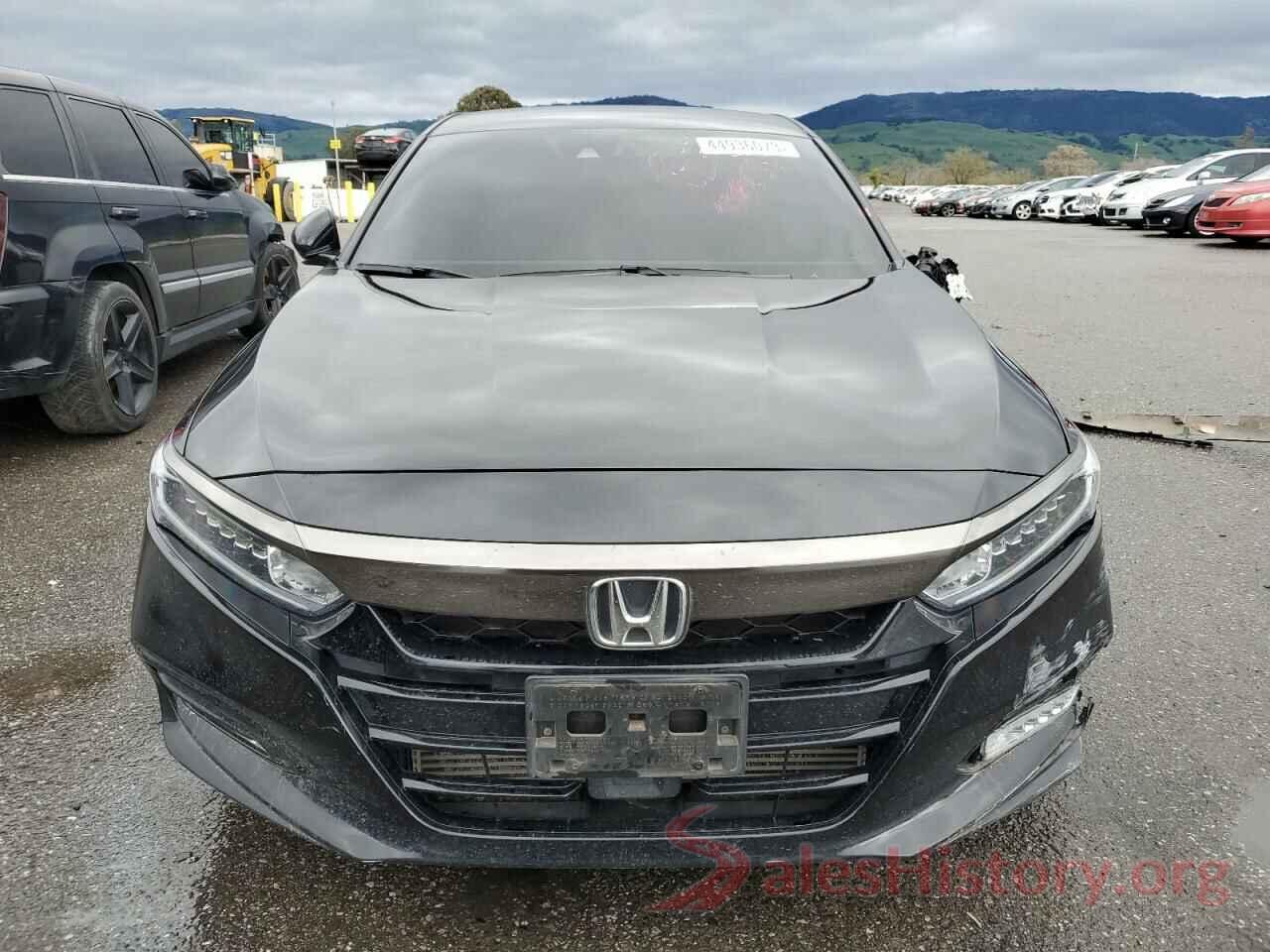 1HGCV1F30JA188828 2018 HONDA ACCORD