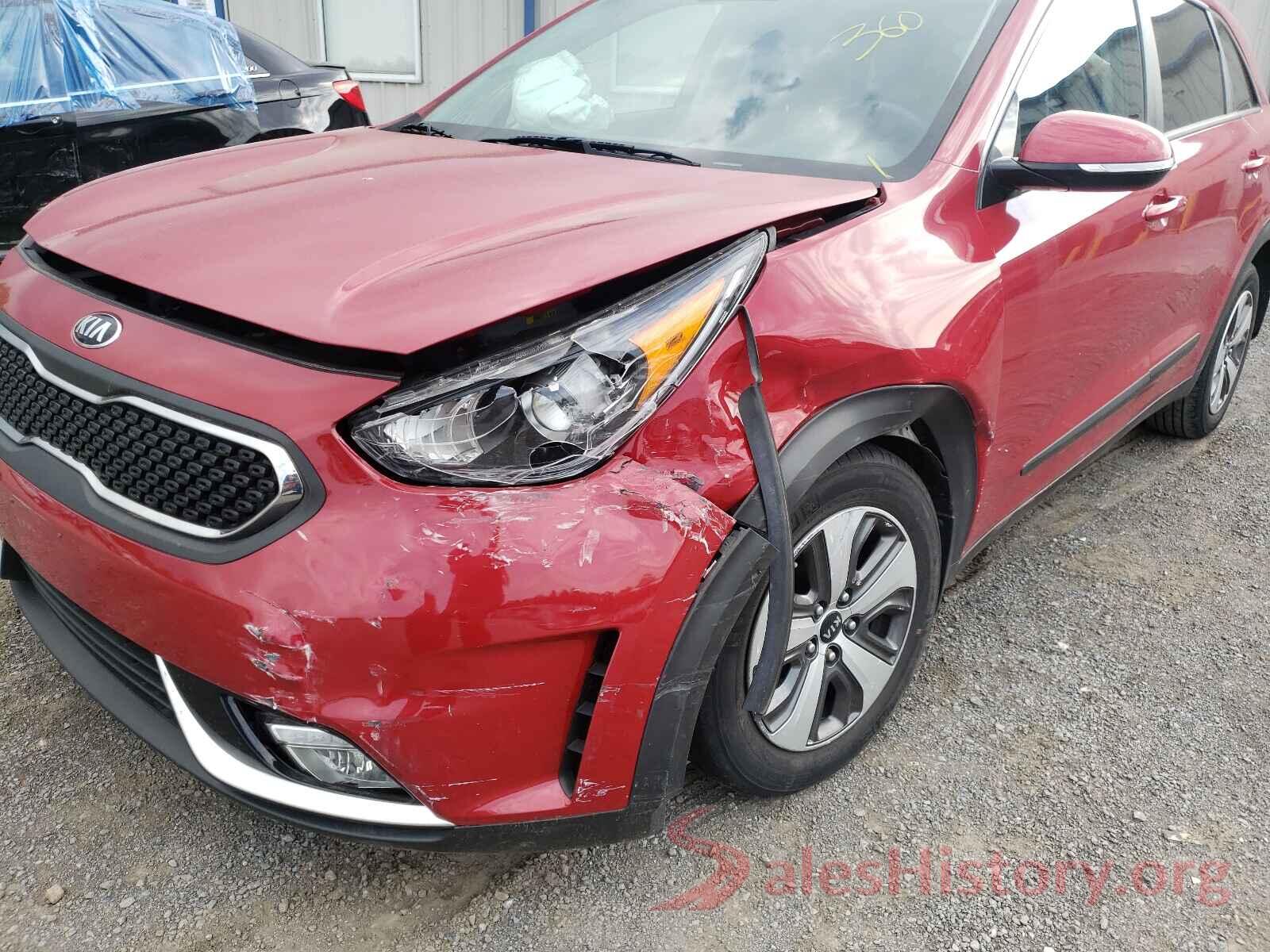 KNDCC3LC8J5113520 2018 KIA NIRO