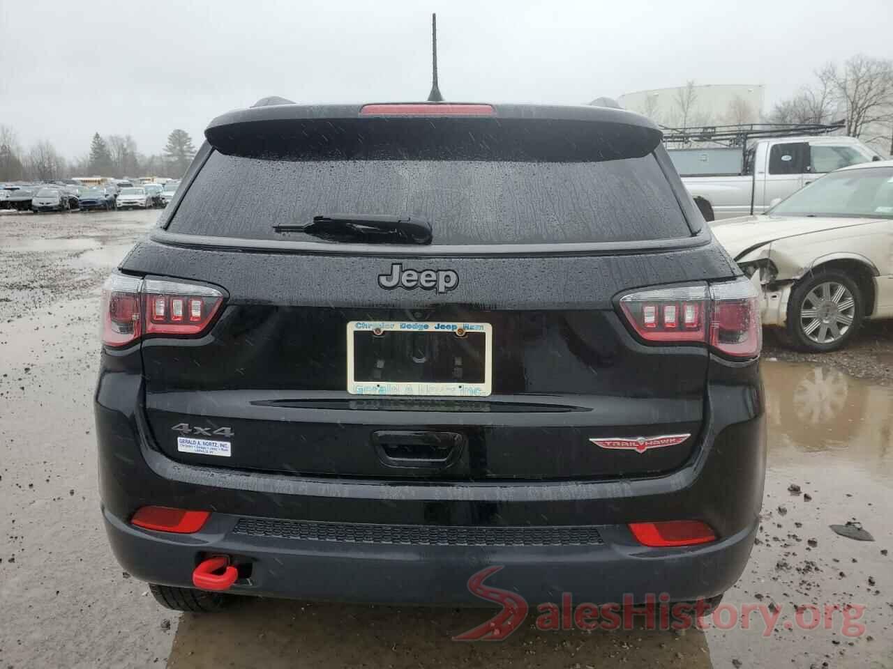 3C4NJDDB3JT424301 2018 JEEP COMPASS