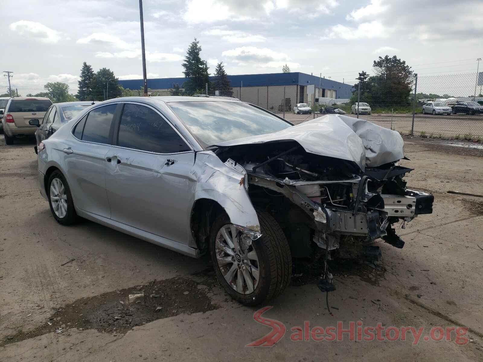 4T1B11HK8JU120698 2018 TOYOTA CAMRY