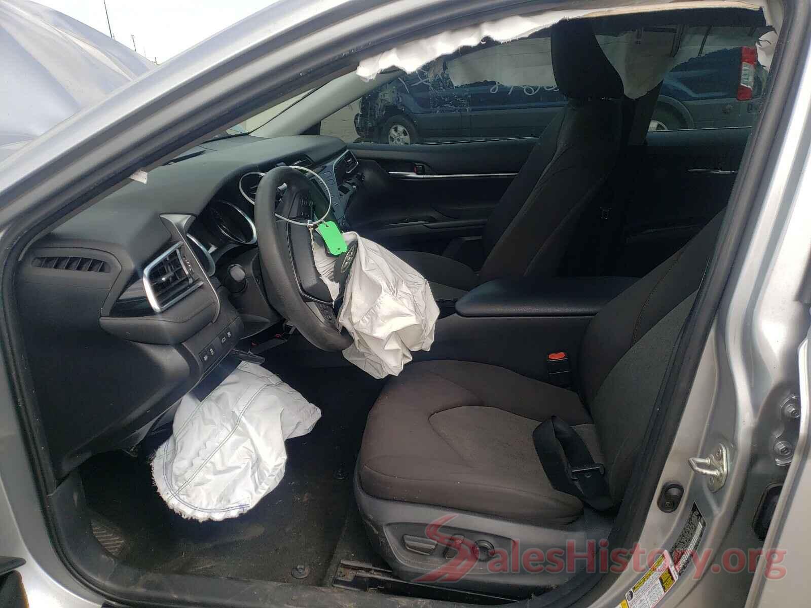 4T1B11HK8JU120698 2018 TOYOTA CAMRY