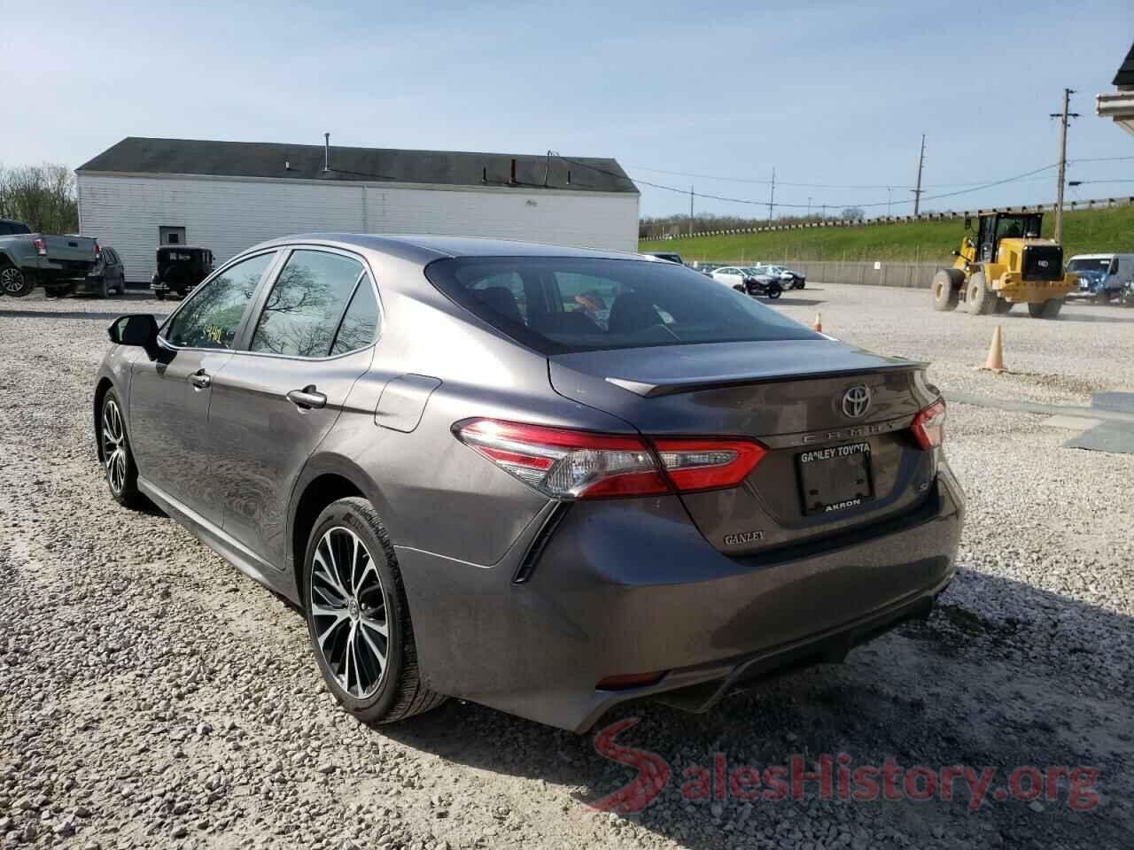 4T1B11HK7JU615555 2018 TOYOTA CAMRY