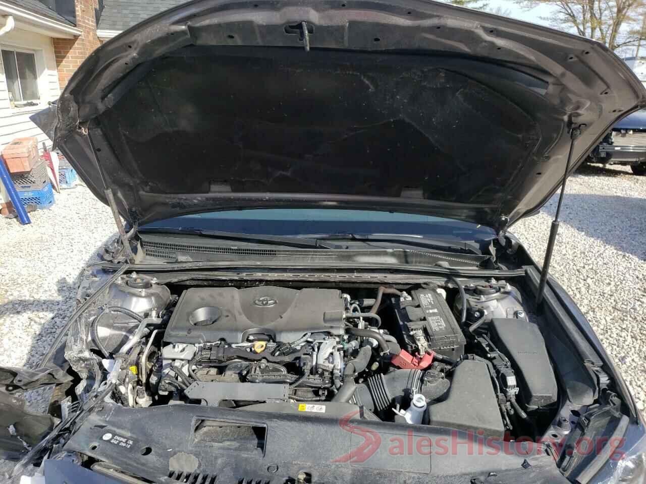 4T1B11HK7JU615555 2018 TOYOTA CAMRY