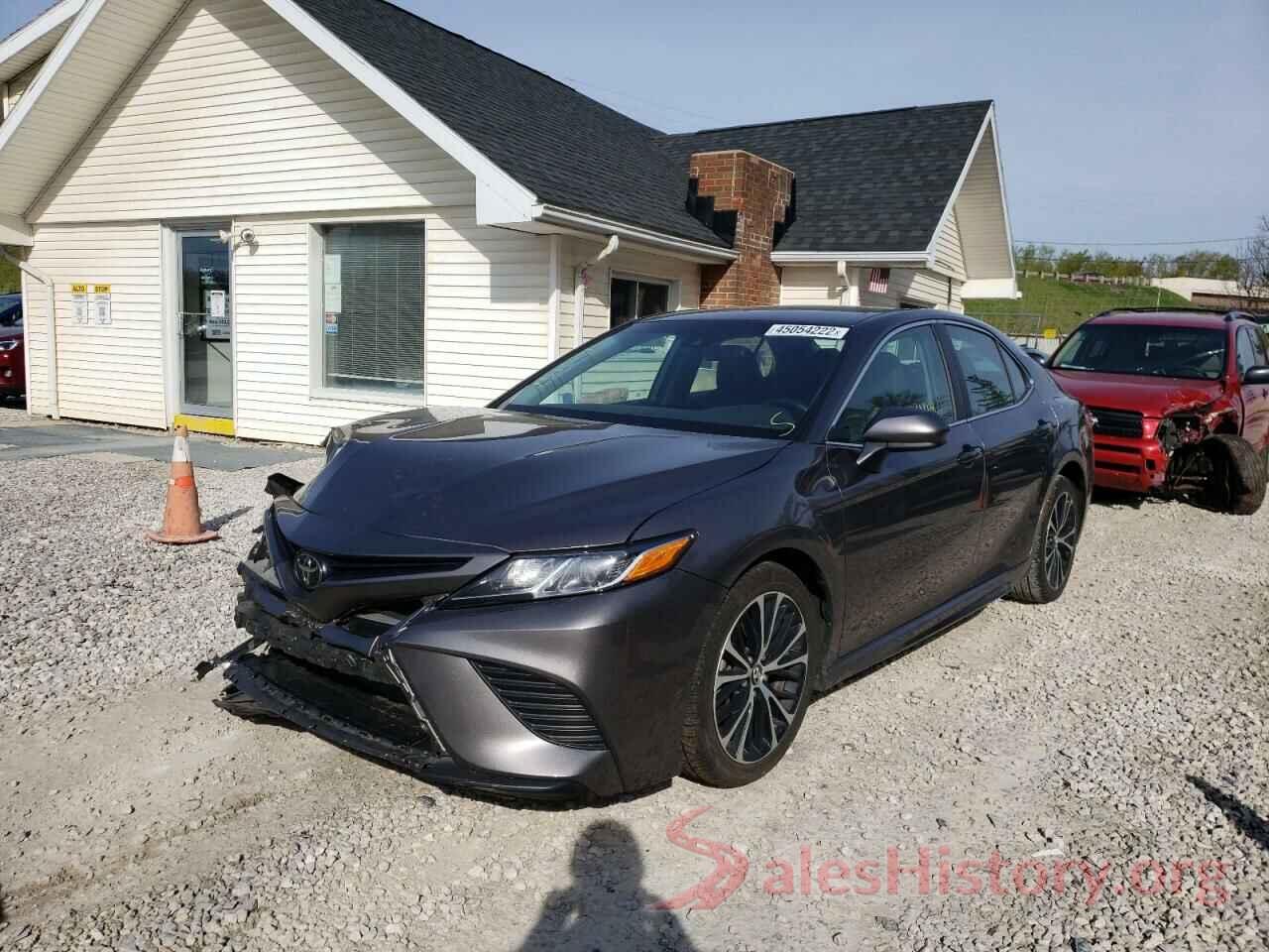 4T1B11HK7JU615555 2018 TOYOTA CAMRY