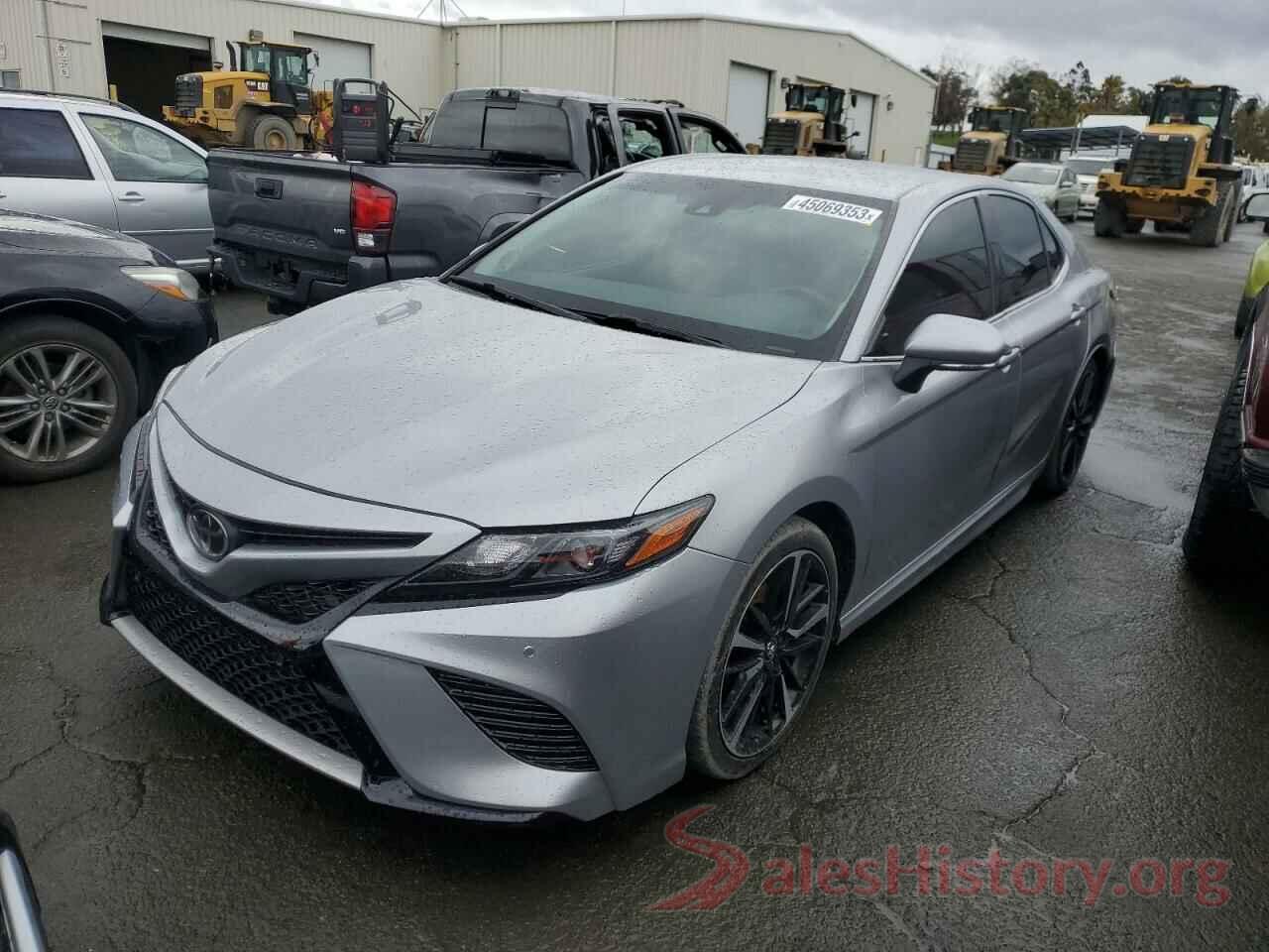 4T1B61HK1JU028852 2018 TOYOTA CAMRY