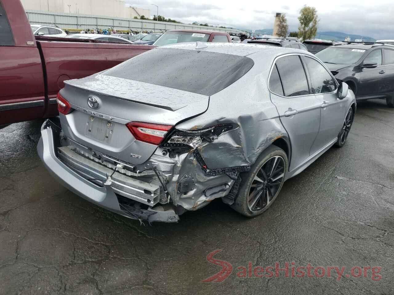 4T1B61HK1JU028852 2018 TOYOTA CAMRY