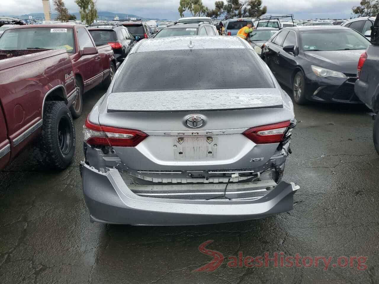 4T1B61HK1JU028852 2018 TOYOTA CAMRY