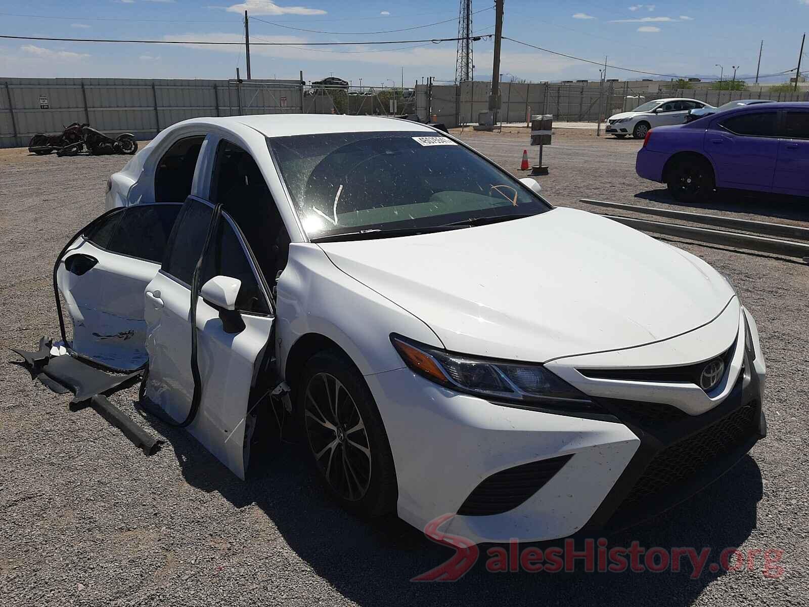 4T1B11HK5JU641670 2018 TOYOTA CAMRY