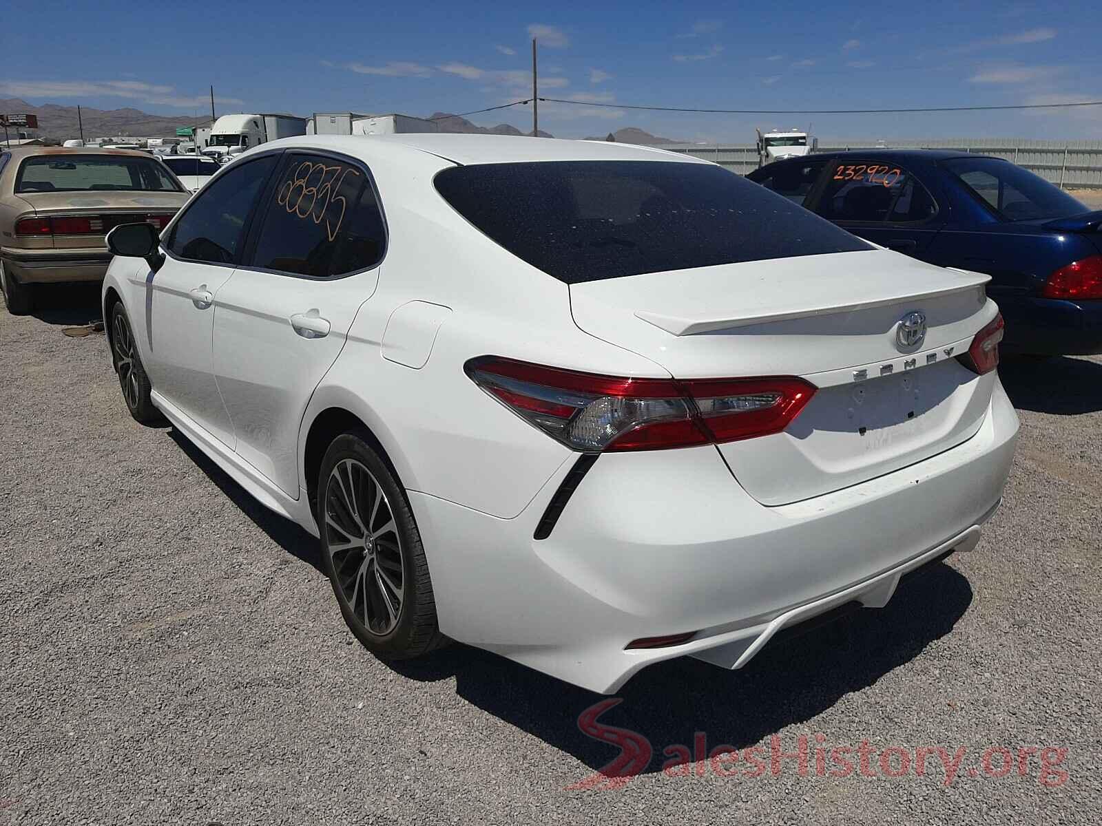 4T1B11HK5JU641670 2018 TOYOTA CAMRY