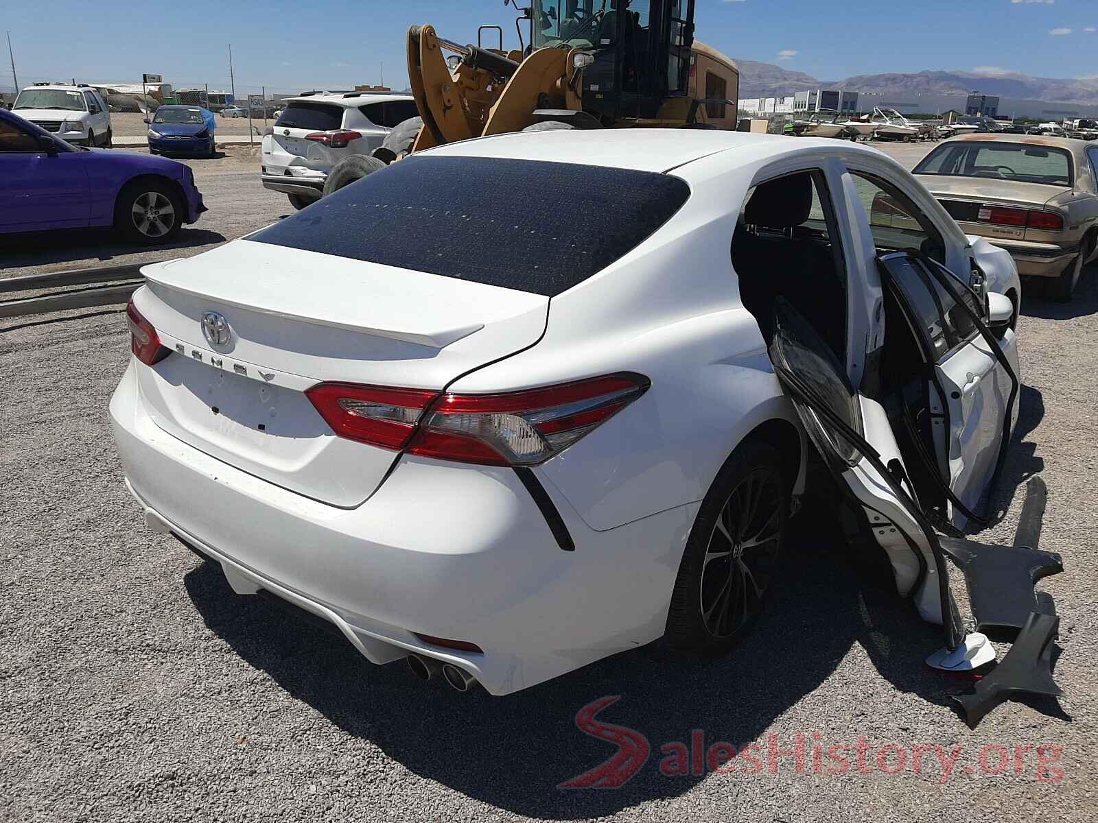 4T1B11HK5JU641670 2018 TOYOTA CAMRY