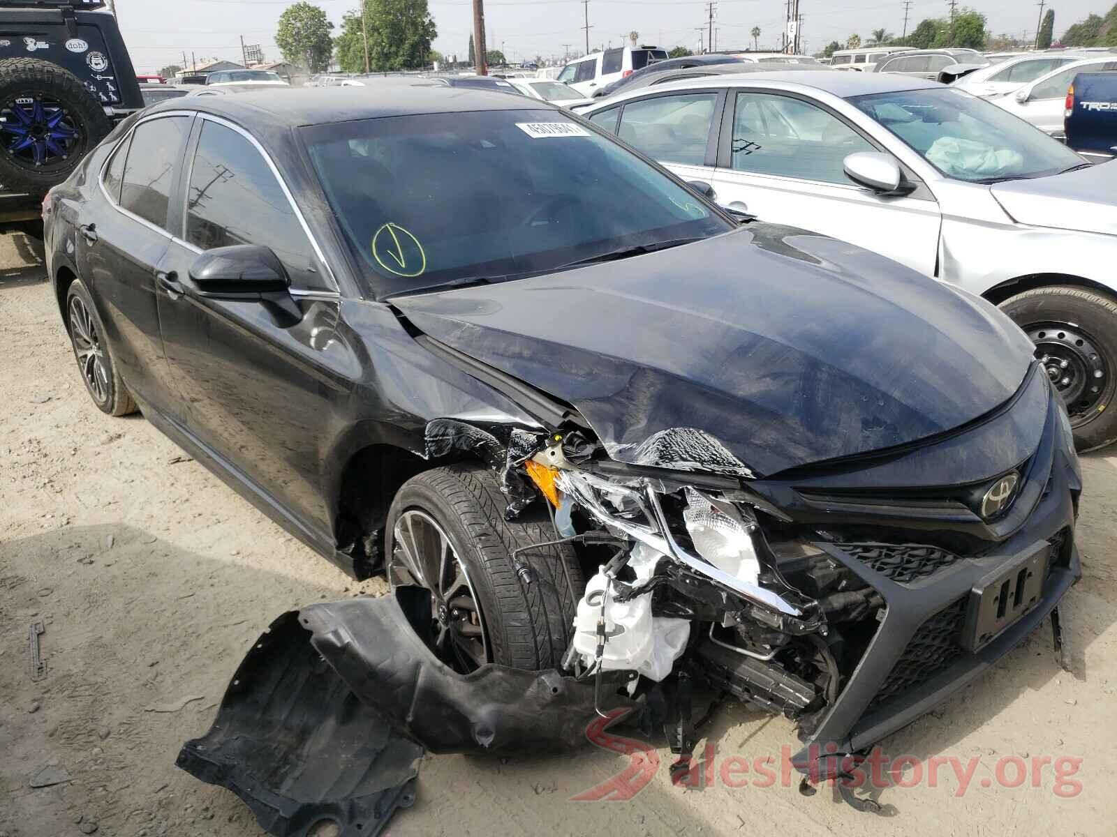 4T1B11HK4JU640221 2018 TOYOTA CAMRY