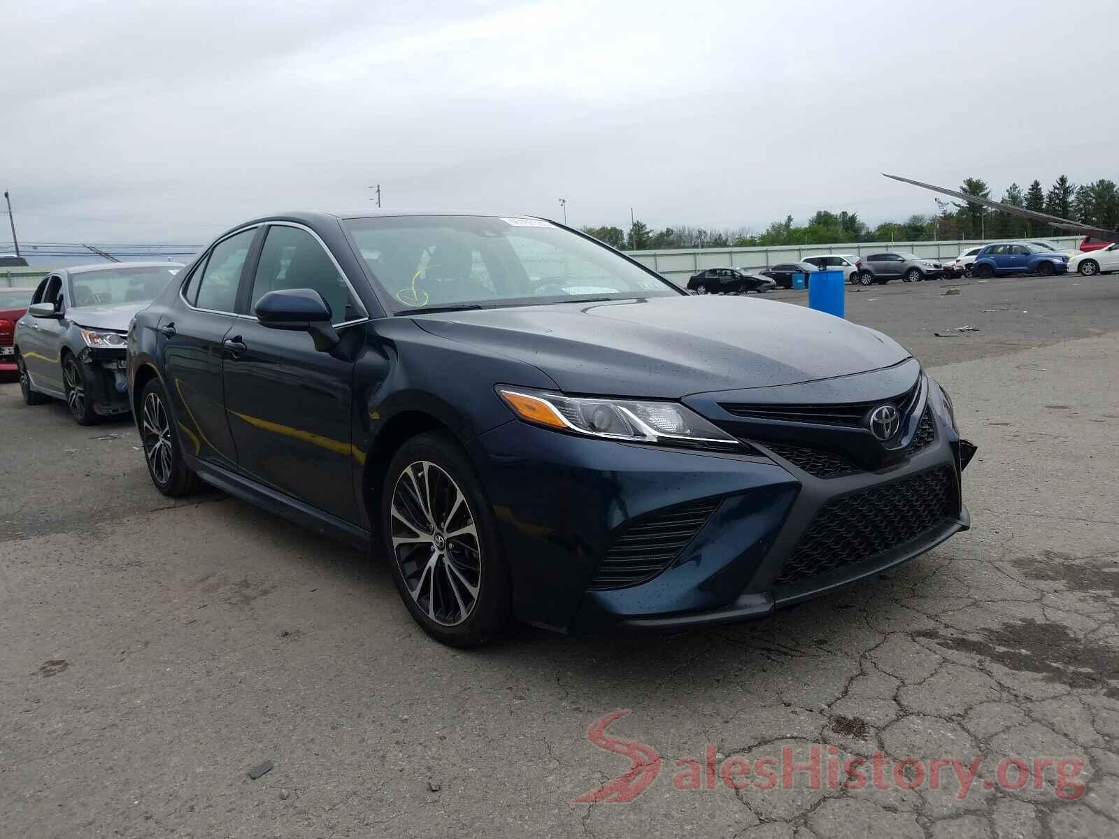 4T1B11HK8JU607884 2018 TOYOTA CAMRY