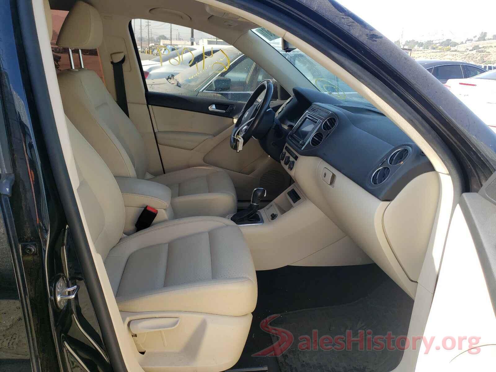 WVGAV7AX3HK005392 2017 VOLKSWAGEN TIGUAN