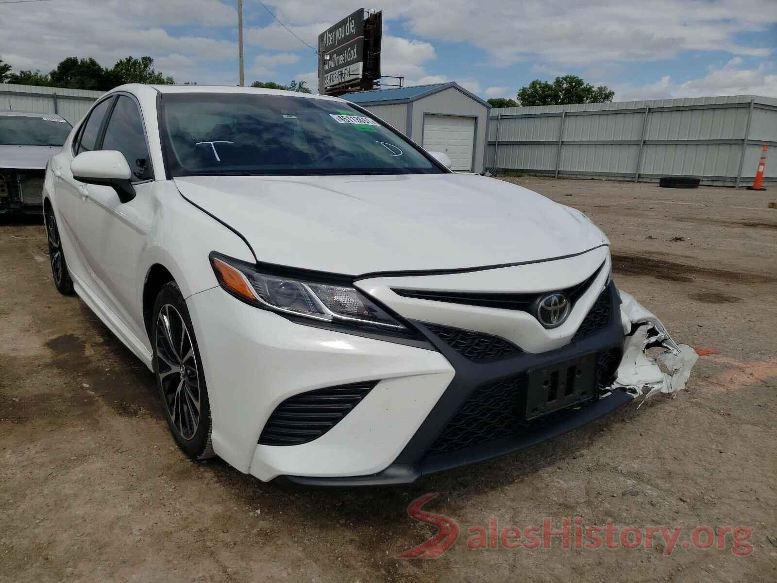 4T1B11HK4JU663059 2018 TOYOTA CAMRY