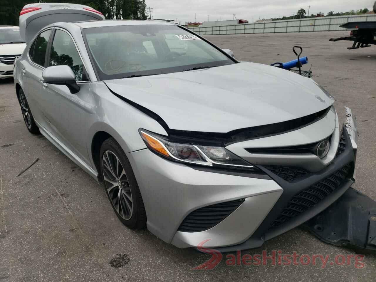 4T1B11HK8JU079165 2018 TOYOTA CAMRY