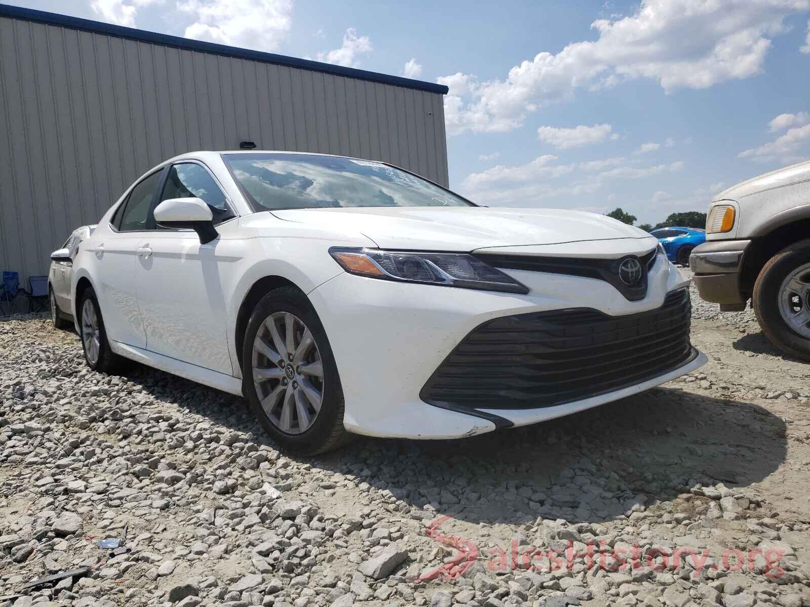 4T1B11HK2JU119126 2018 TOYOTA CAMRY