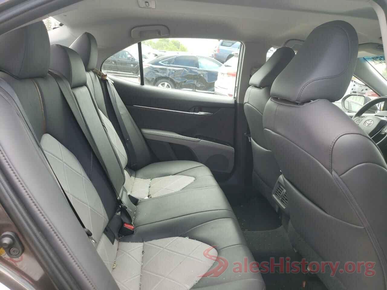 4T1B11HK4JU148403 2018 TOYOTA CAMRY