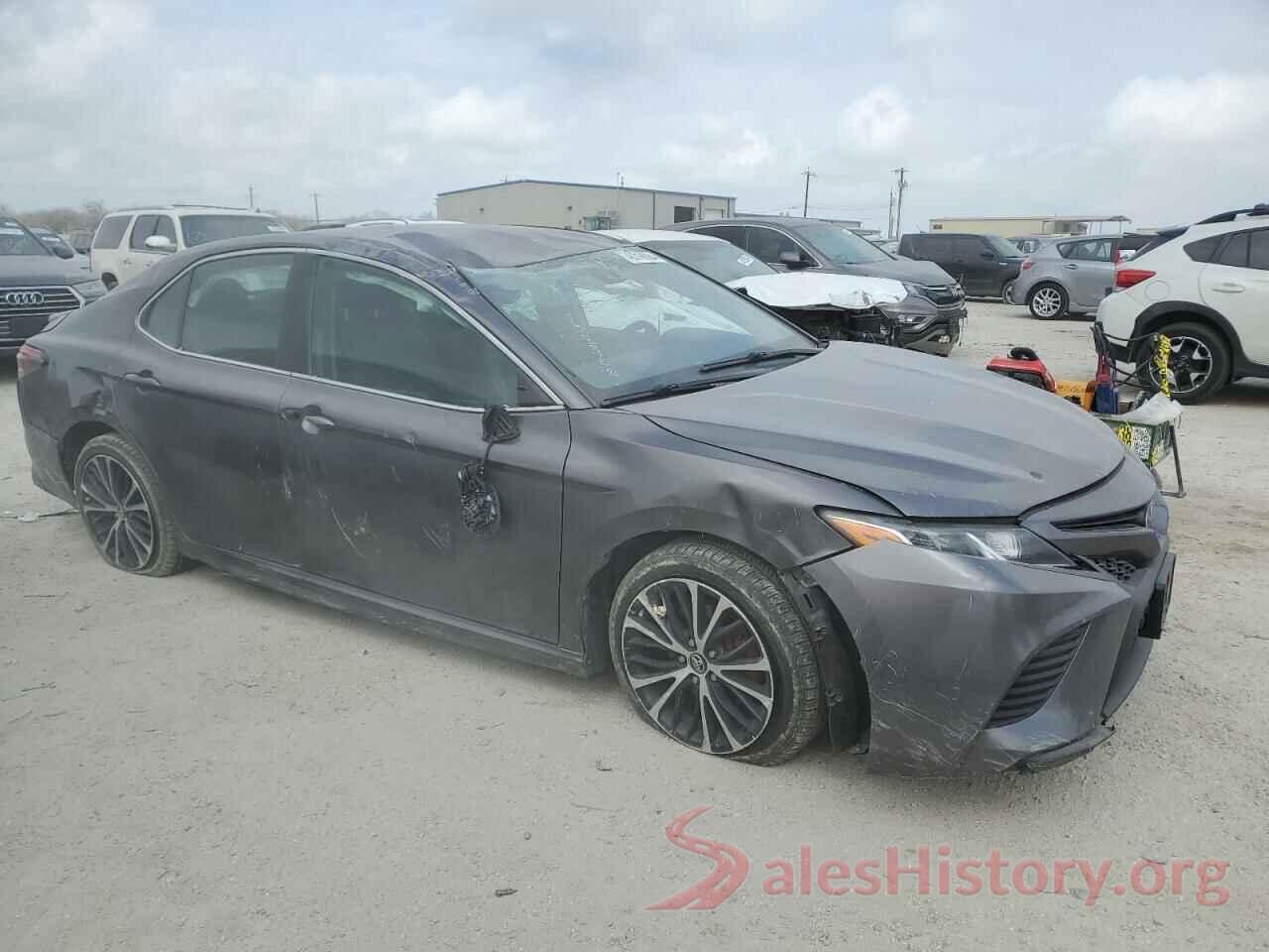 4T1B11HK1JU111518 2018 TOYOTA CAMRY