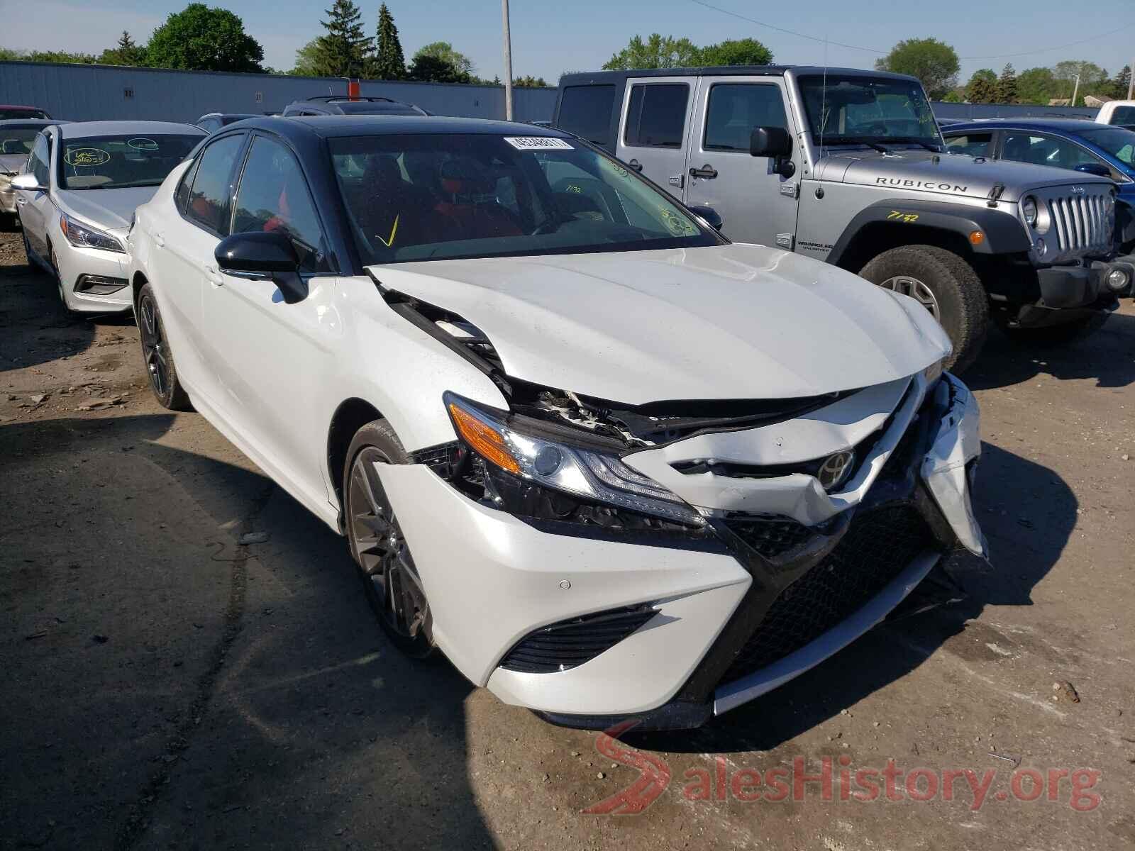 4T1B61HK3JU064168 2018 TOYOTA CAMRY