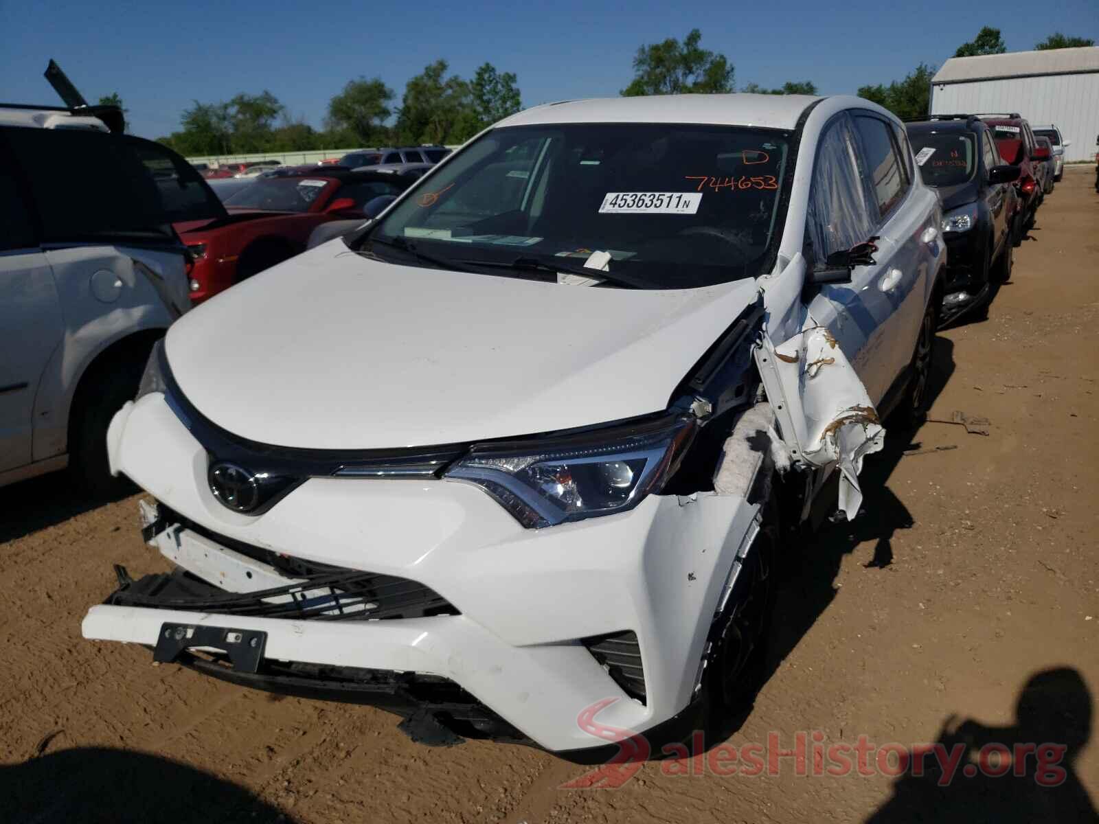 2T3BFREV7JW744563 2018 TOYOTA RAV4