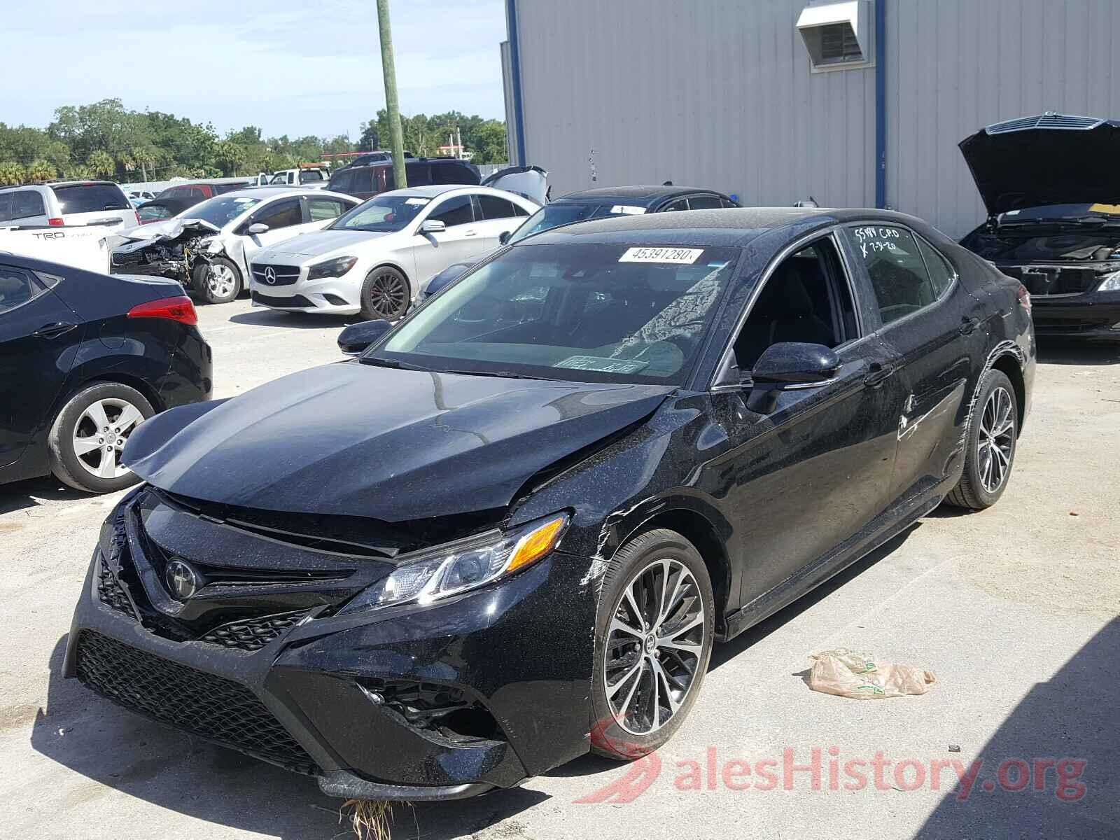 4T1B11HK2JU587051 2018 TOYOTA CAMRY