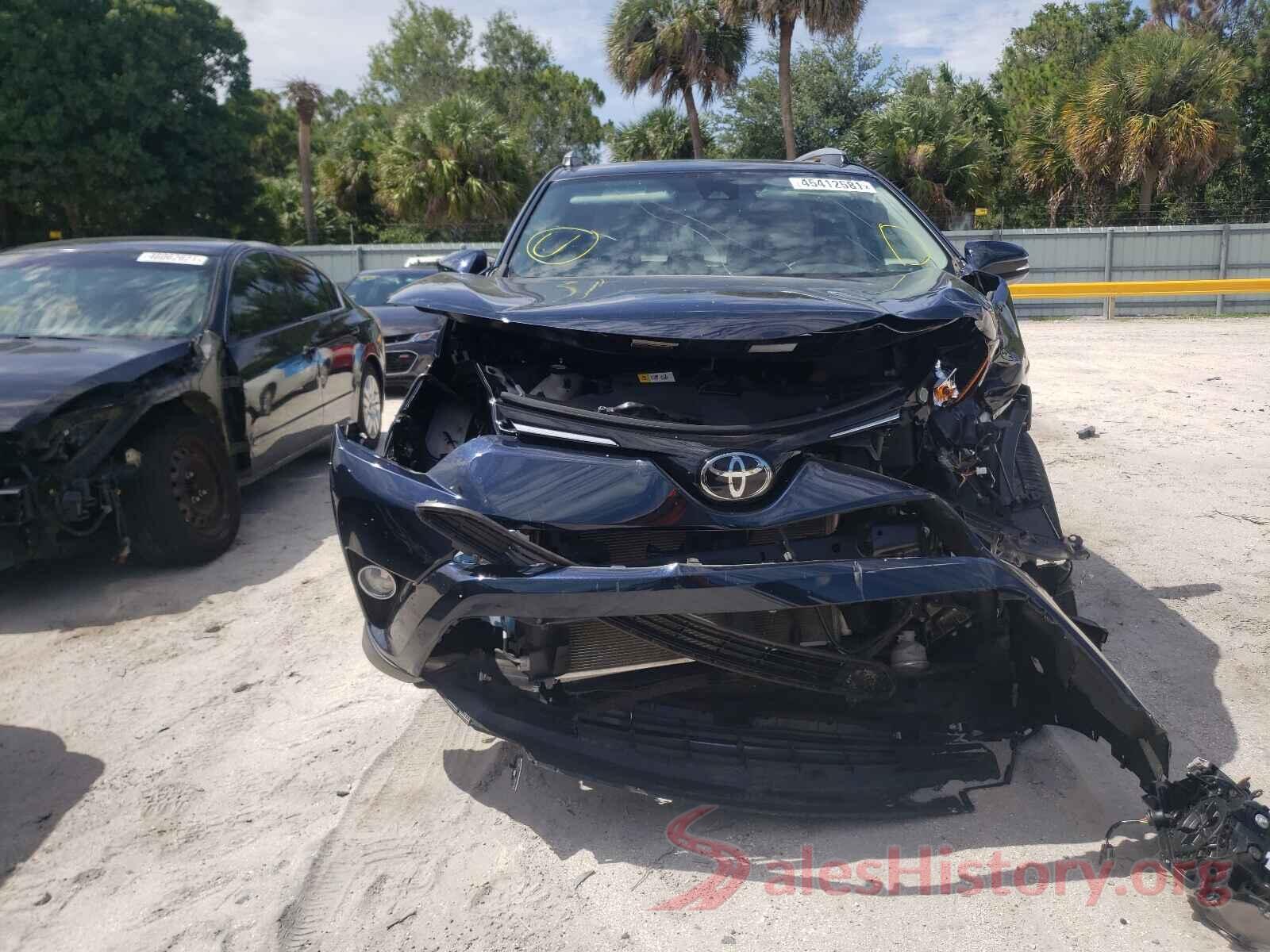 JTMDFREV9HD220573 2017 TOYOTA RAV4