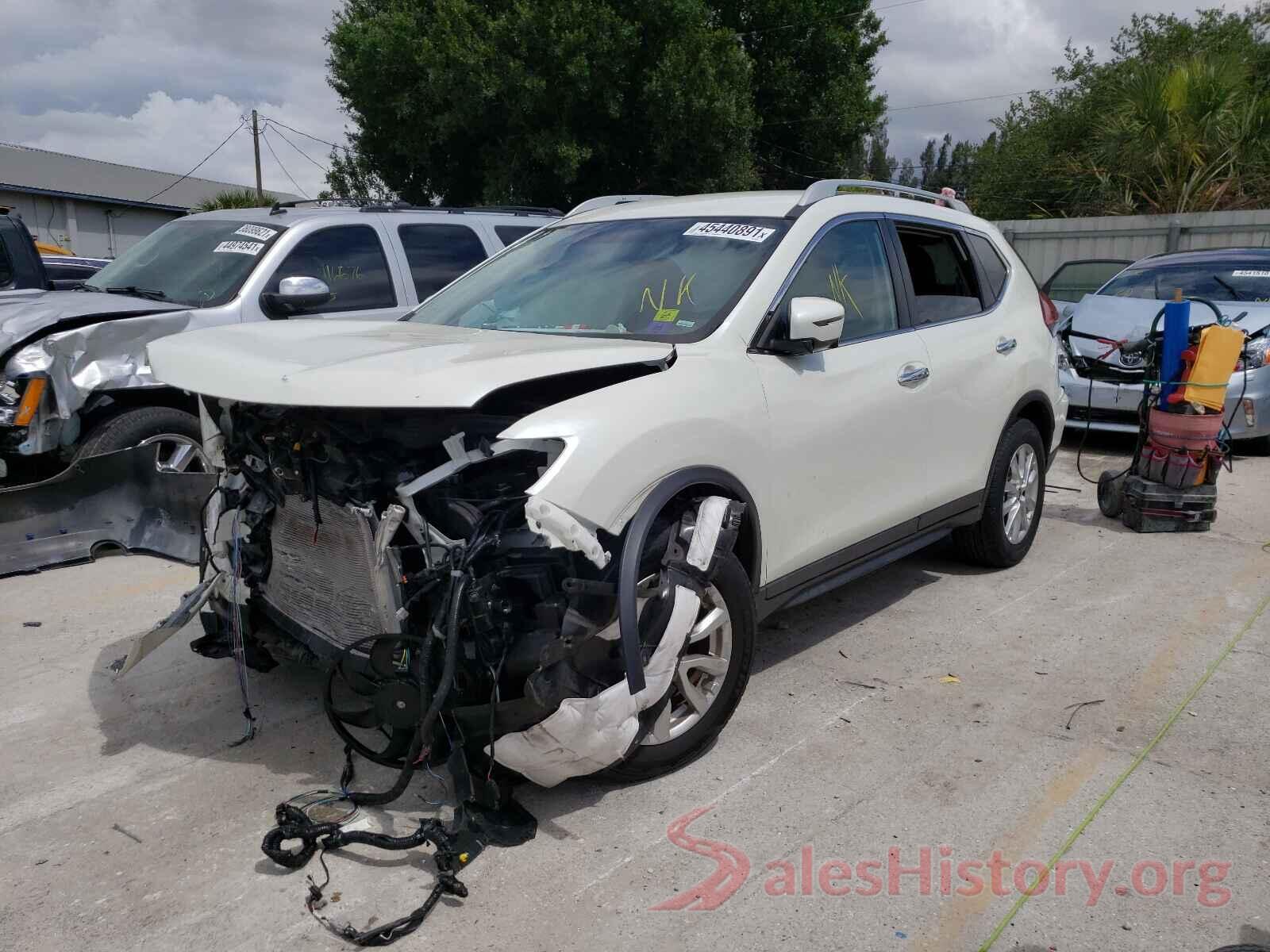 5N1AT2MV0JC835590 2018 NISSAN ROGUE