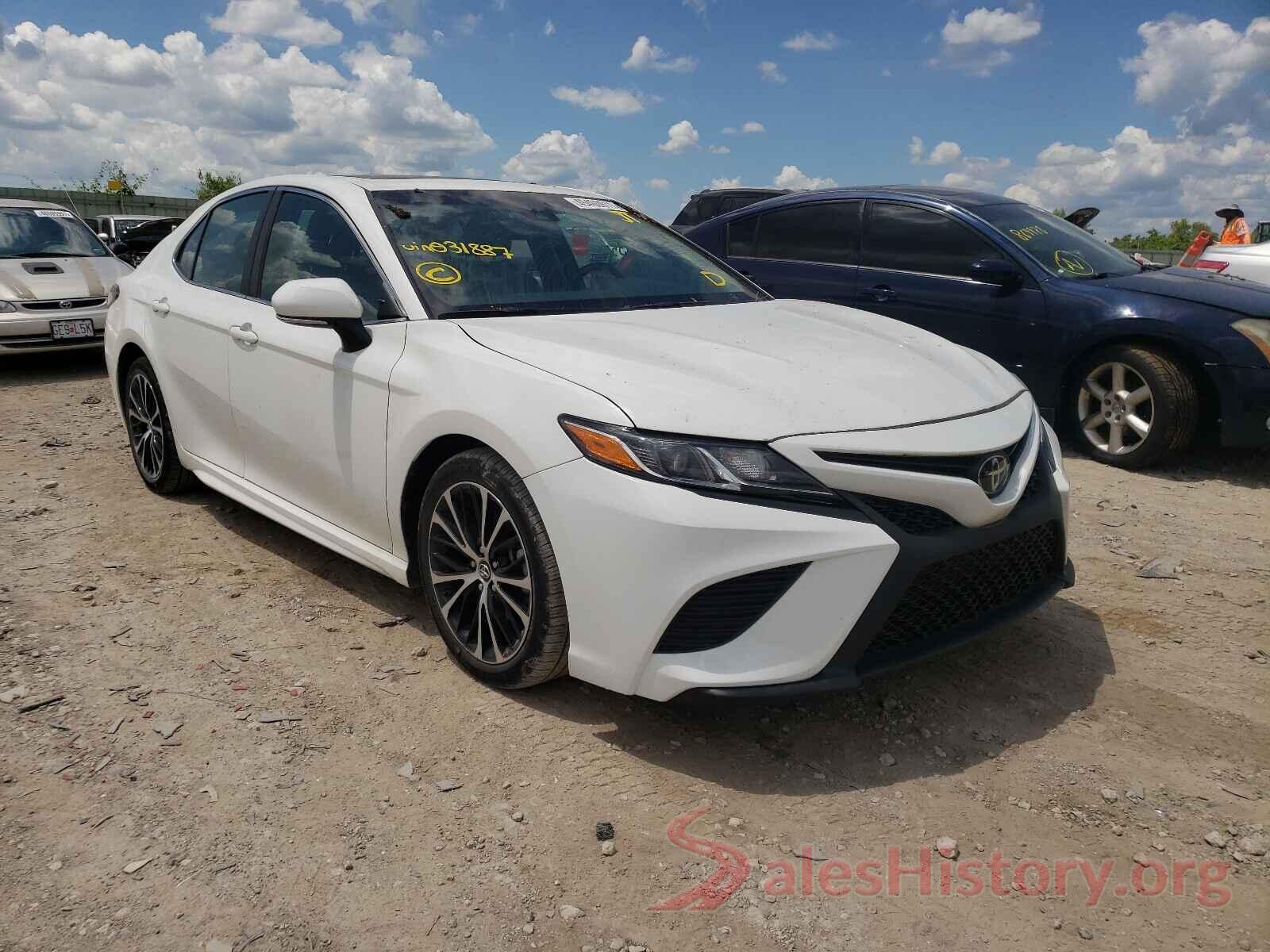 4T1B11HK4JU031887 2018 TOYOTA CAMRY